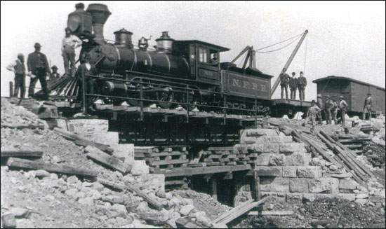 Reconstruction d'un pont à chevalets, années 1880