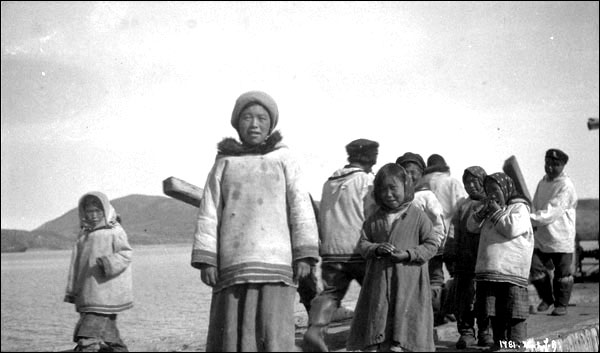 Enfants inuit à Hebron, 1926