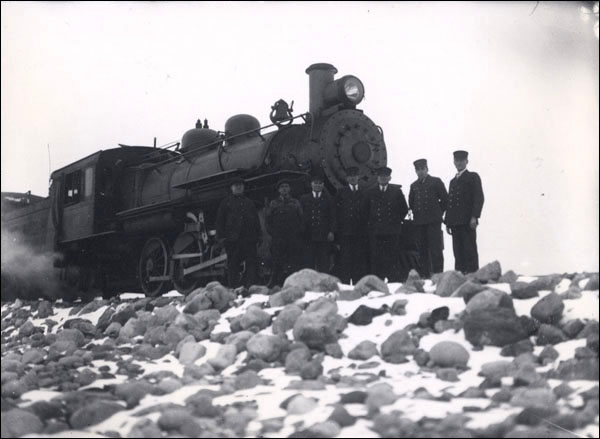 Locomotive No. 191 with train crew, ca. 1920s