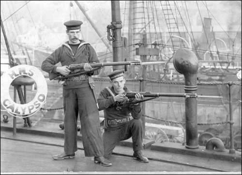 Des réservistes à l'entraînement sur le HMS <em>Calypso</em>, vers 1916