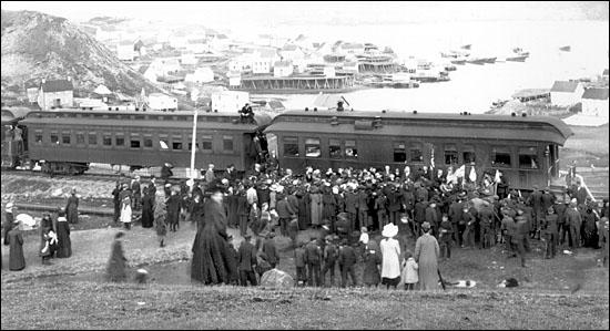 Outport Crowd, n.d. Outport Crowd, n.d.