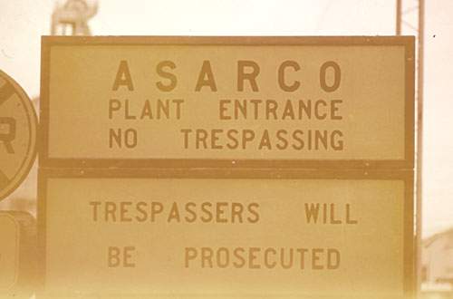 Barrière de l'usine d'ASARCO, vers 1977