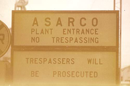 Barrière de l'usine d'ASARCO, vers 1977 Barrière de l'usine d'ASARCO, vers 1977