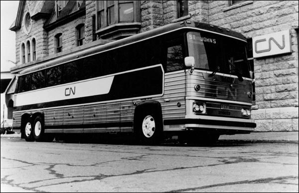 Autocar du Canadien National à la gare routière de St. John's dans les années 1970