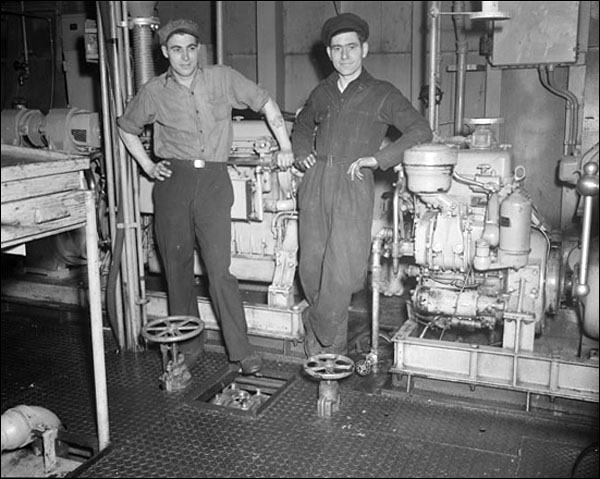 Salle des machines d'un chalutier, avant 1949