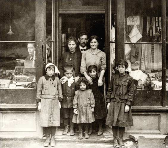 Melin Noah et sa famille, vers 1915 Melin Noah et sa famille, vers 1915