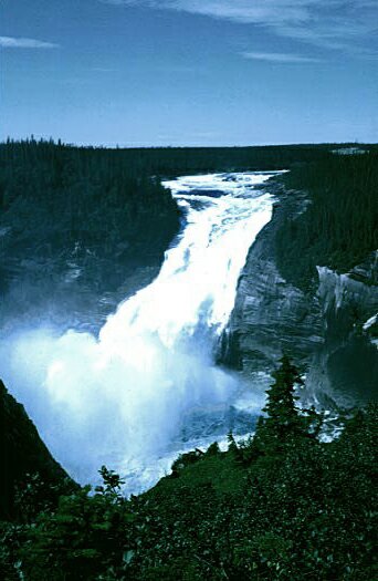 Les chutes Churchill et le canyon Bowdoin, dans le centre du Labrador, 1969