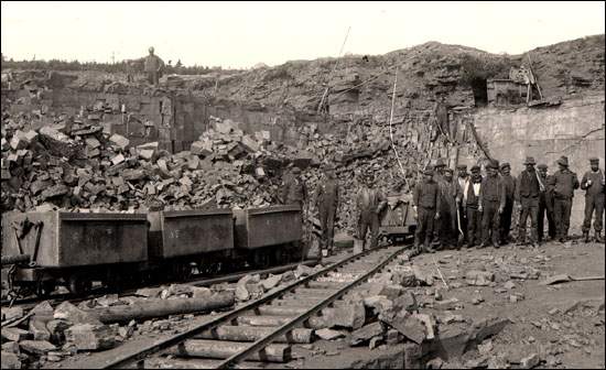 Des mineurs de l'île Bell, vers 1900 Des mineurs de l'île Bell, vers 1900