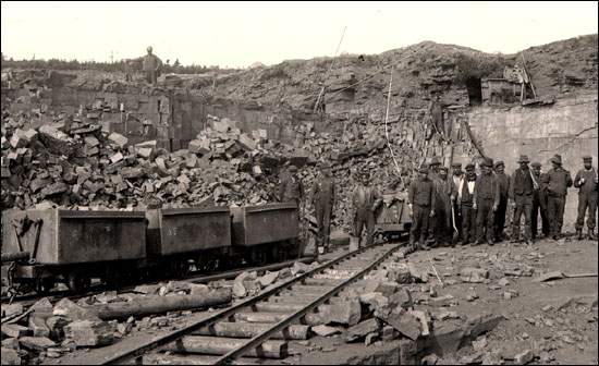 Des mineurs de l'île Bell, vers 1900