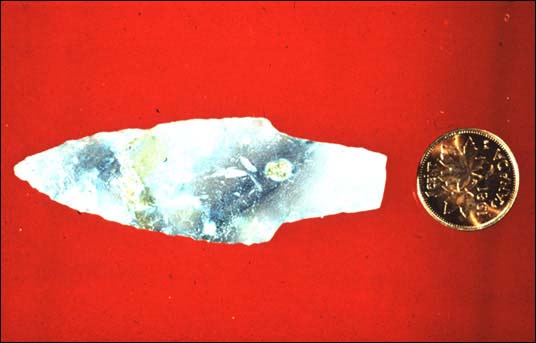 Pointe de projectile en chert de Ramah Pointe de projectile en chert de Ramah