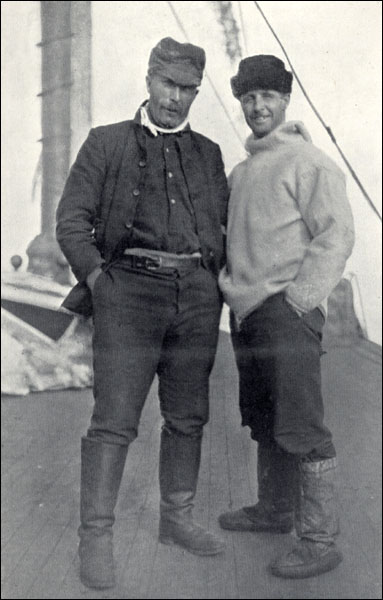 Bob Bartlett (à gauche) et Donald MacMillan, vers 1908-1909