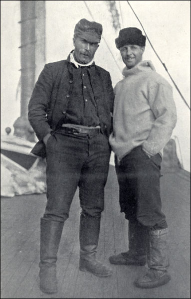 Bob Bartlett (à gauche) et Donald MacMillan, vers 1908-1909 Bob Bartlett (à gauche) et Donald MacMillan, vers 1908-1909