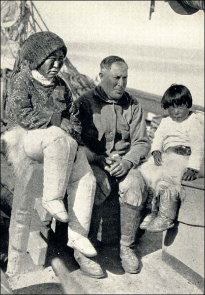 Bob Bartlett (au centre), avant 1929