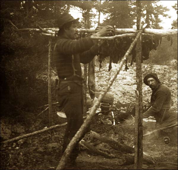 George Elson (à g.) et Dillon Wallace durant leur expédition tragique au Labrador
