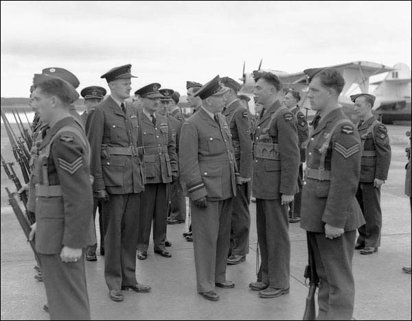 Des membres du personnel de l'Aviation royale canadienne (ARC), Botwood