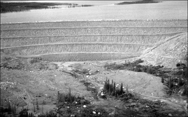 Le barrage nord à Bay d'Espoir, s.d.