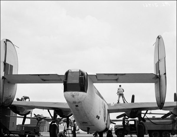 L'entretien d'un avion, Gander, 1943