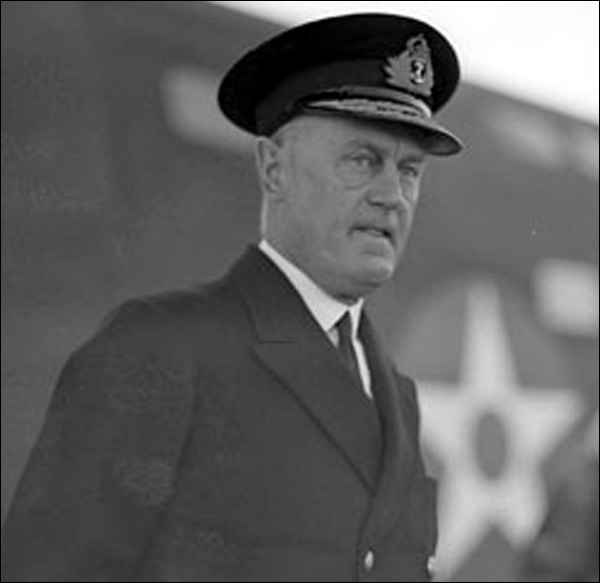 Le gouverneur sir Humphrey Walwyn, 1941