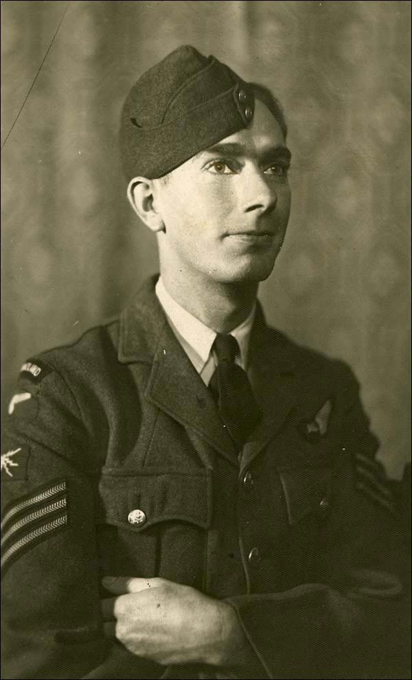 Lloyd Burry, recrue de la RAF, dans les années 1940