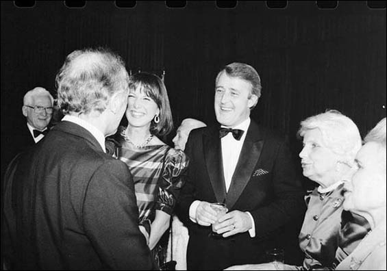 Brian Mulroney et Pierre Trudeau, 1984 Brian Mulroney et Pierre Trudeau, 1984