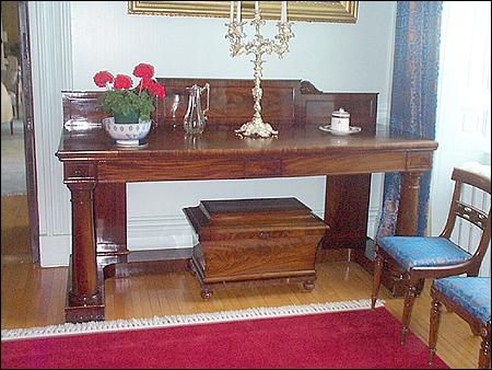 Crédence et petit cabinet à boissons