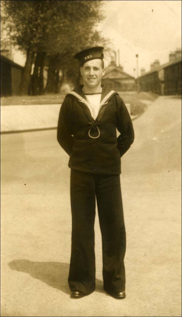 Pierce Woodland, Royal Navy, dans les années 1940