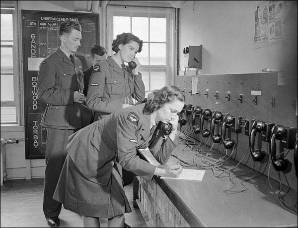 Des recrues de la Division féminine de l'Aviation royale canadienne à St. John's, le 24 septembre 1942