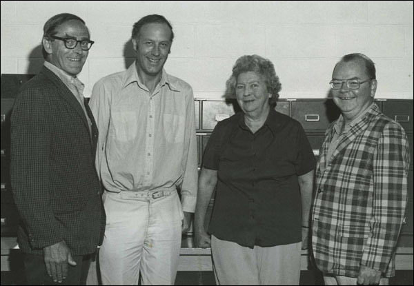 Les rédacteurs de l'ouvrage Dictionary of Newfoundland English et Joan Halley, 1978 Les rédacteurs de l'ouvrage Dictionary of Newfoundland English et Joan Halley, 1978