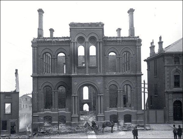 Bâtiments en ruines au centre-ville de St. John's, 1892