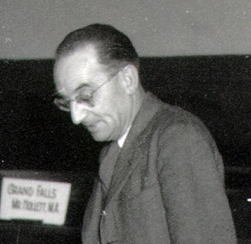 J.R. Smallwood s'adressant aux membres de la convention nationale J.R. Smallwood s'adressant aux membres de la convention nationale