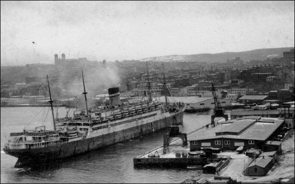 Les soldats reprennent la mer, août 1945 Les soldats reprennent la mer, août 1945