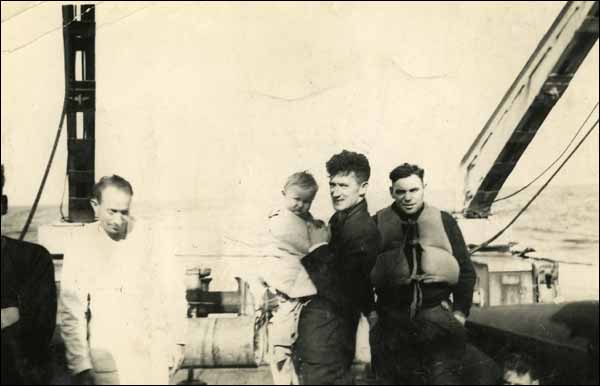 Des survivants du SS Caribou, le 14 octobre 1942