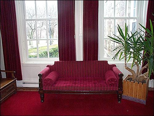 Sofa dans le vestibule
