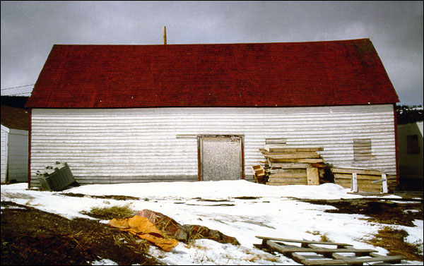 L'atelier à filets de la Compagnie de la Baie d'Hudson de Rigolet (T.-N.-L.), avant sa  restauration
