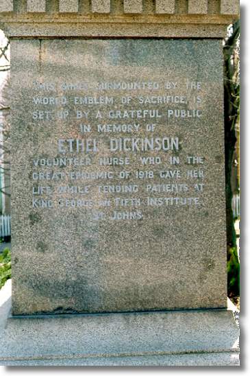 Socle du monument à Ethel Dickinson