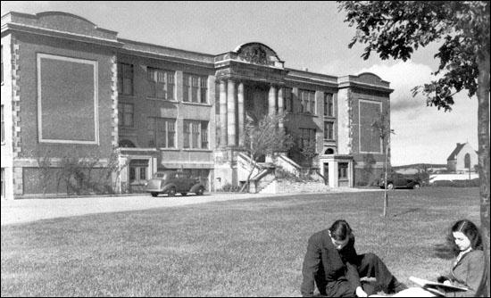 Le Memorial University College en 1948
