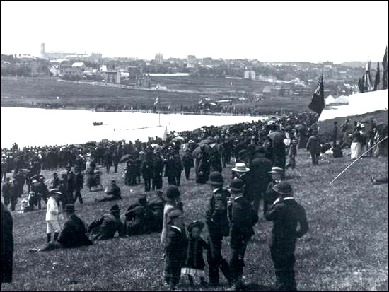 Les régates de St. John's, vers les années 1890 Les régates de St. John's, vers les années 1890