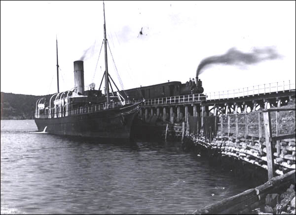 Train et bateau côtier, après 1897