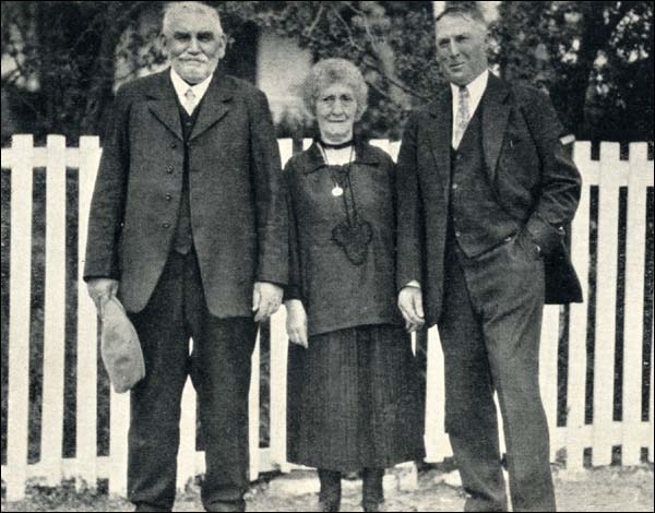 Bob Bartlett with parents, pre-1929