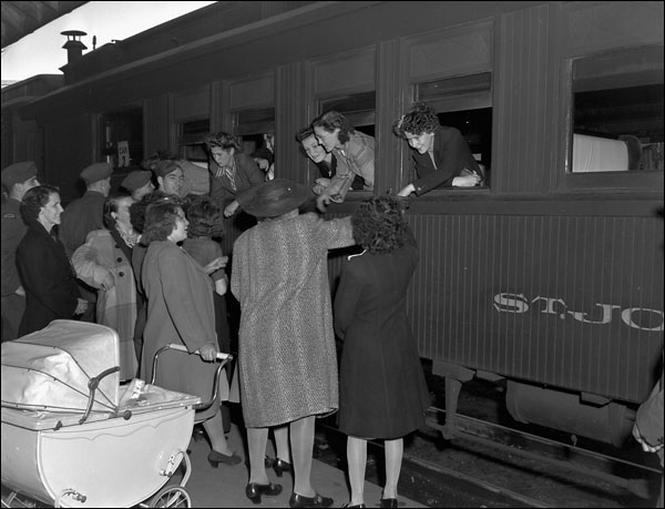 WRCNS Recruits Leave St. John's, 29 August 1943