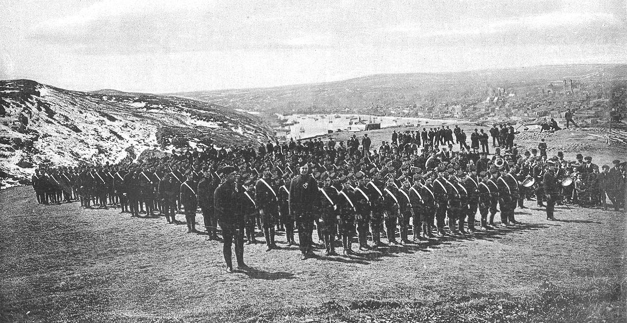 Exercice d'entraînement de la Church Lads' Brigade sur Signal Hill, St. John's, vers 1910