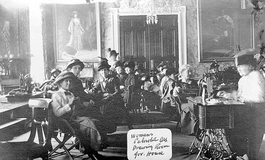 Le grand salon de Government House, vers 1915