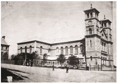 Mullock at the gate of the cathedral